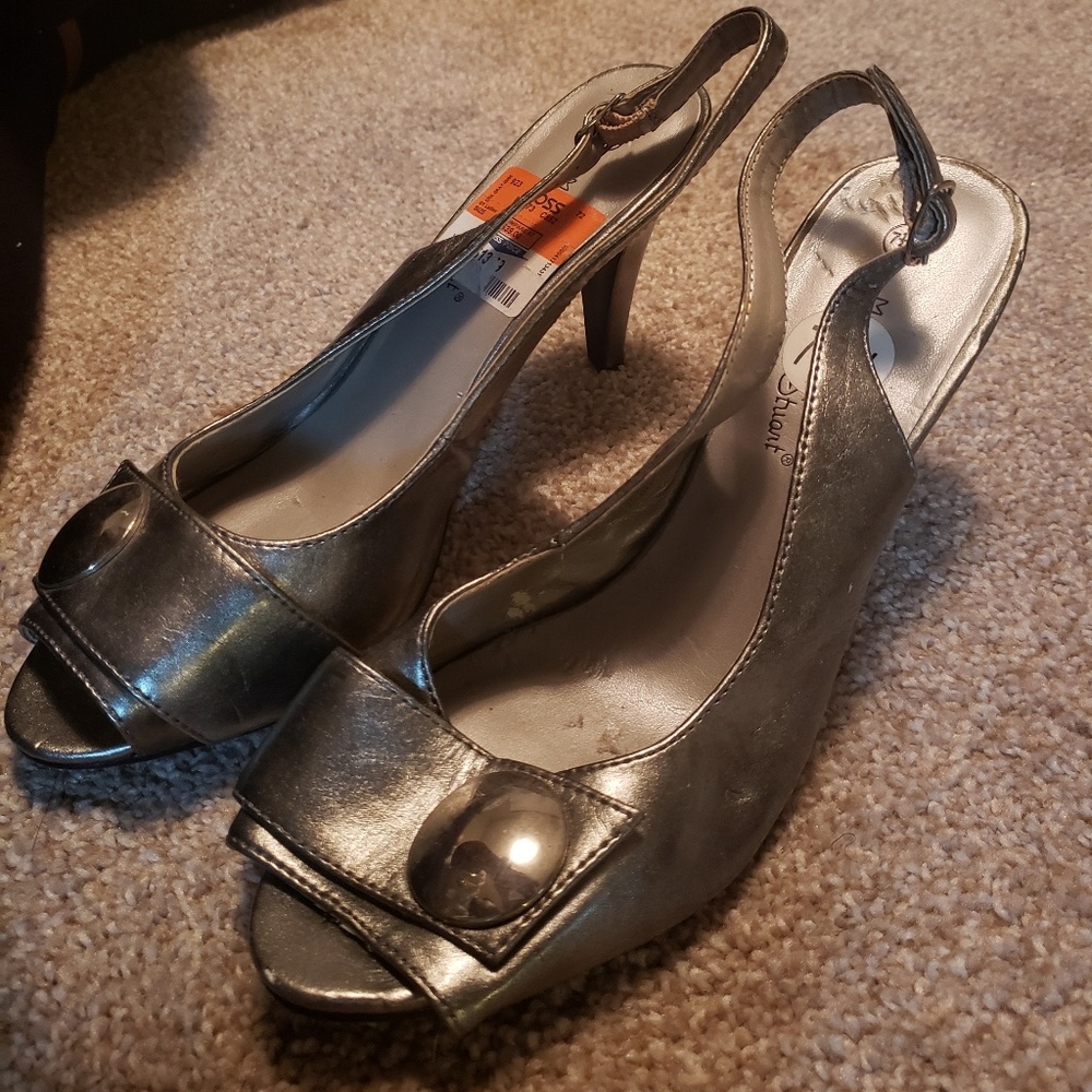Shoes - Picture 4 of 4